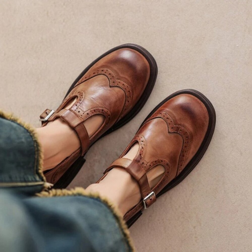 CAMILLE – VINTAGE T-STRAP LEATHER SHOES, Size 9